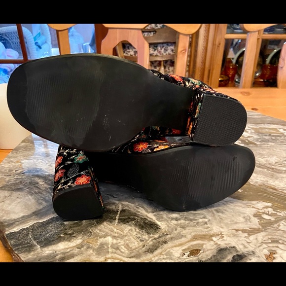 Fergie Tesla embroidered ankle bootie - Picture 5 of 7